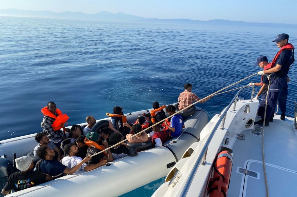Türkiye saves 130 irregular migrants pushed back by&nbsp;Greece